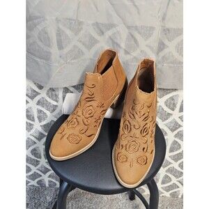 Coldwater Creek Walk with Me Meknes Embroidered Tan Leather Western Ankle Boots